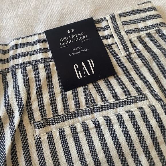 NWT Gap Girlfriend Chino Shorts - Picture 2 of 4